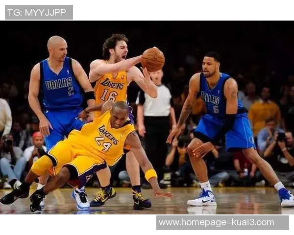 2011年湖人与黄蜂季后赛对决回顾及精彩瞬间分析